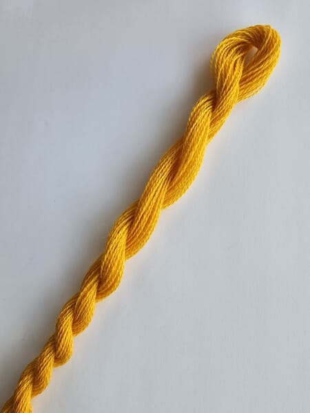 8033 mais gul (20 tråder/ 145 cm)