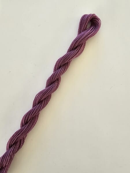 8052 rødlilla (20 tråder/ 145 cm)