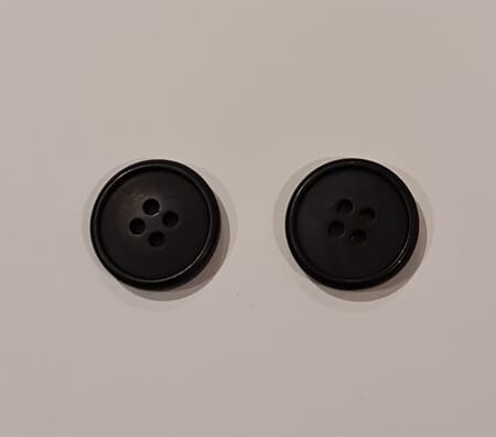 Sort rund - 18 mm/ 4 hull